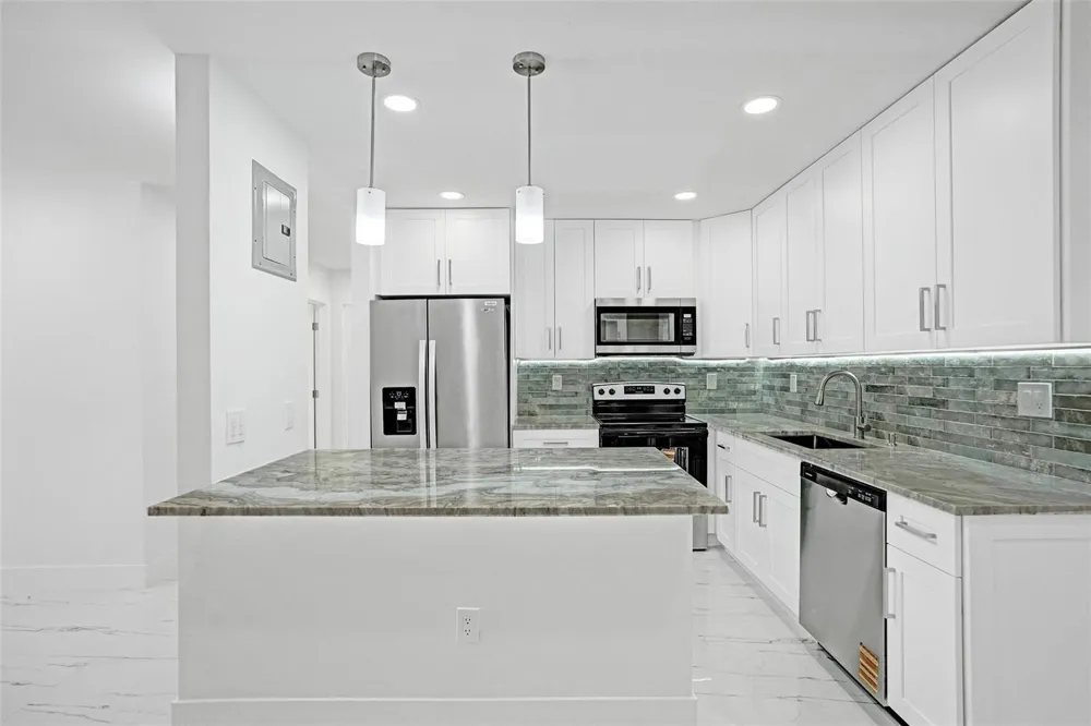 1437 SW 1ST AVENUE Deerfield Beach, FL 33441
