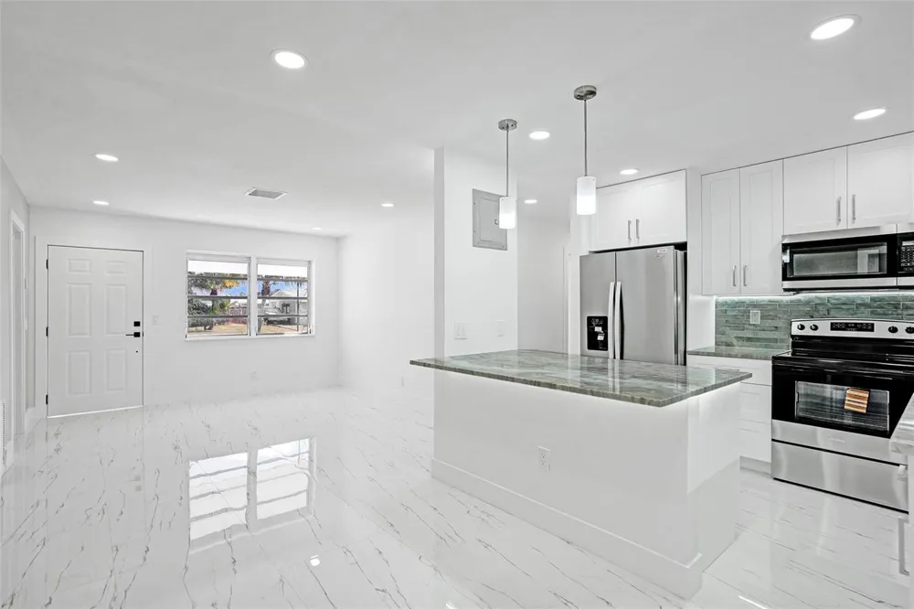 1437 SW 1ST AVENUE Deerfield Beach, FL 33441