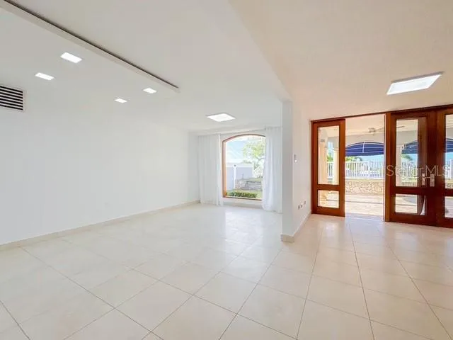 Villas Reales 410 VIA ESCORIAL Guaynabo, PR 00969