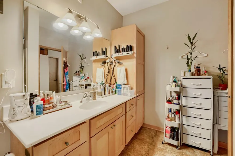 2850 Cedar Ave S #202 Minneapolis, MN 55407