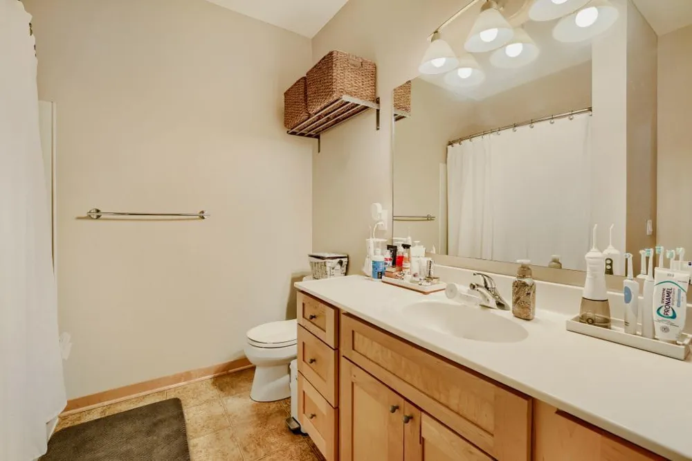 2850 Cedar Ave S #202 Minneapolis, MN 55407