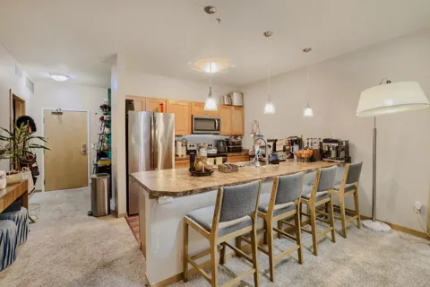 2850 Cedar Ave S #202