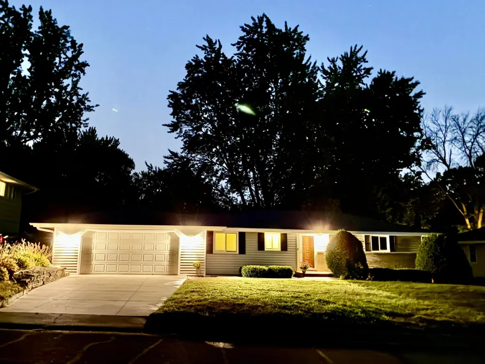 2009 W 83rd Street Bloomington, MN 55431