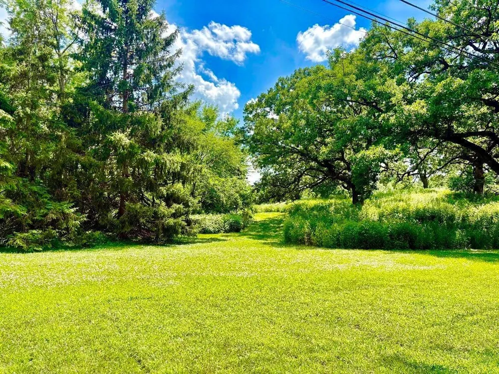 2009 W 83rd Street Bloomington, MN 55431
