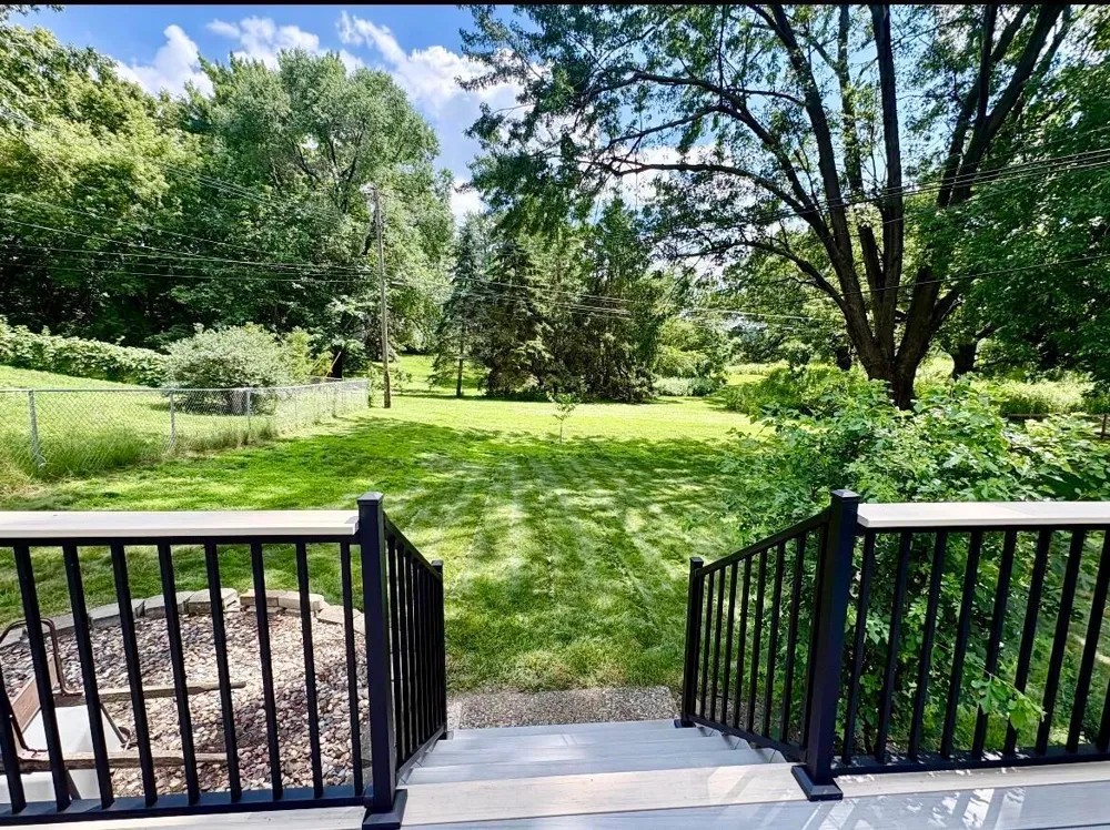 2009 W 83rd Street Bloomington, MN 55431
