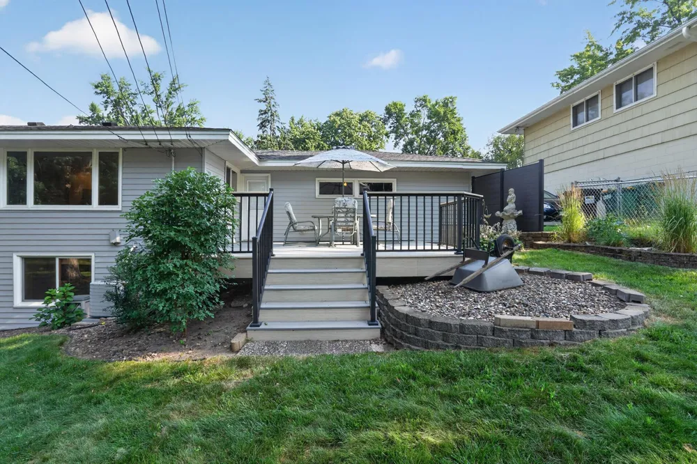 2009 W 83rd Street Bloomington, MN 55431