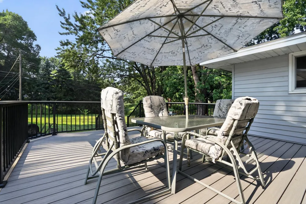 2009 W 83rd Street Bloomington, MN 55431