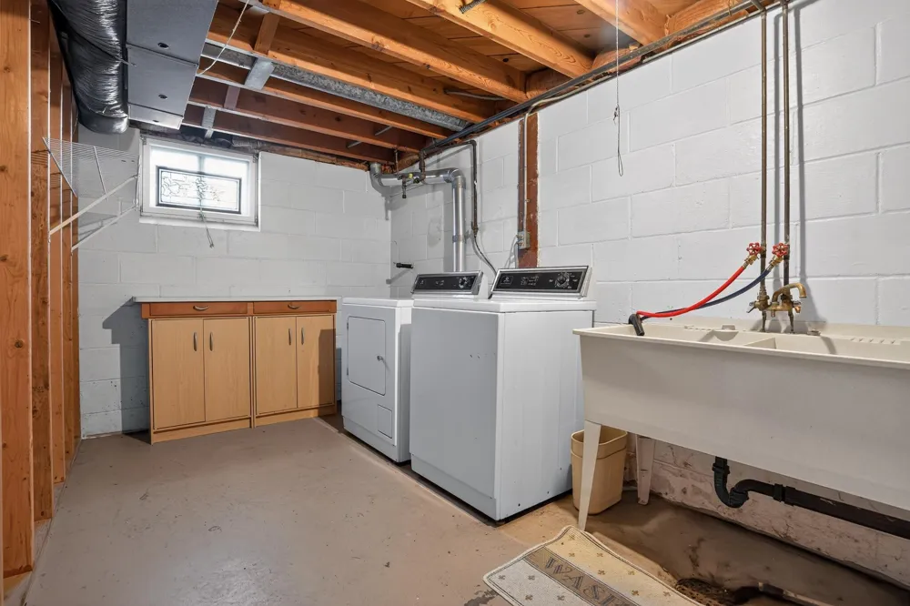 2009 W 83rd Street Bloomington, MN 55431