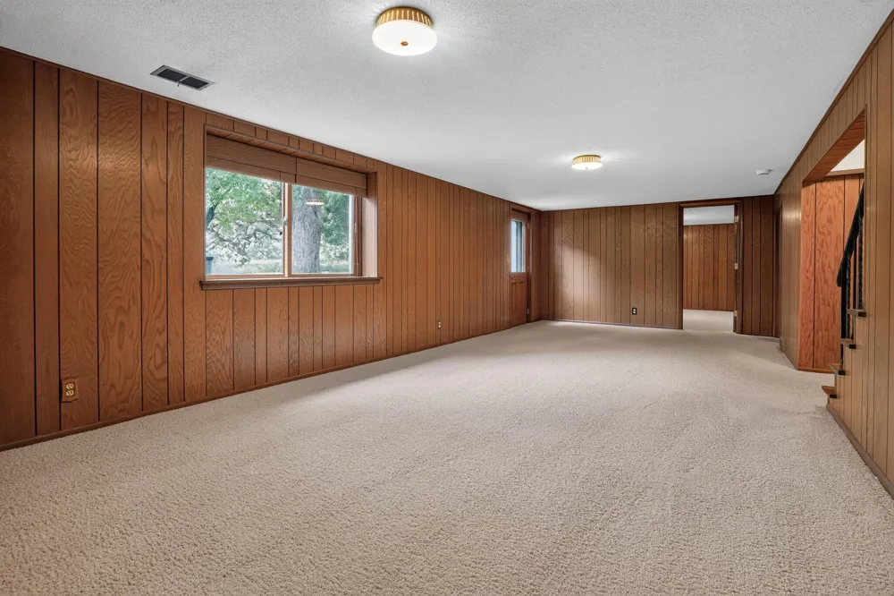 2009 W 83rd Street Bloomington, MN 55431