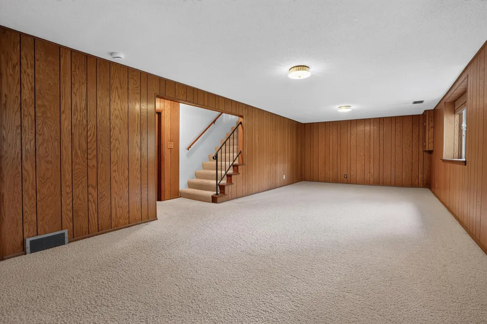 2009 W 83rd Street Bloomington, MN 55431