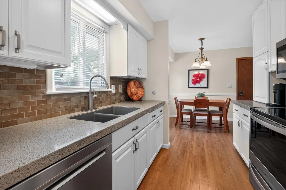 2009 W 83rd Street Bloomington, MN 55431