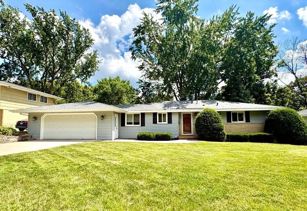 2009 W 83rd Street Bloomington, MN 55431