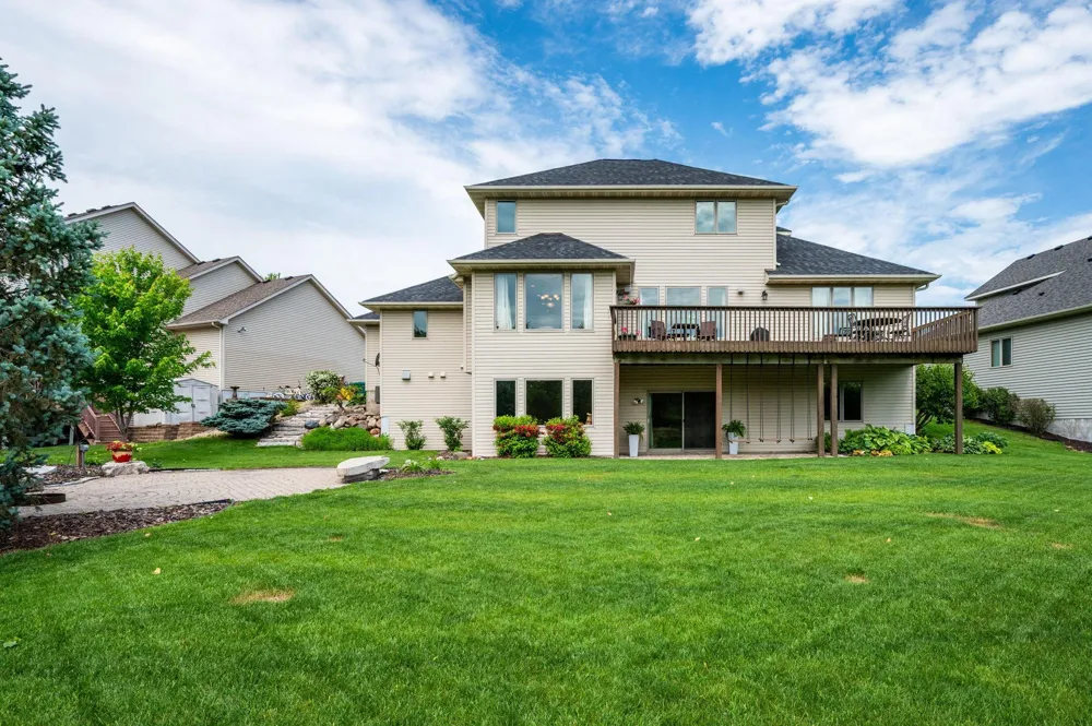 6786 Yellowstone Lane Maple Grove, MN 55311