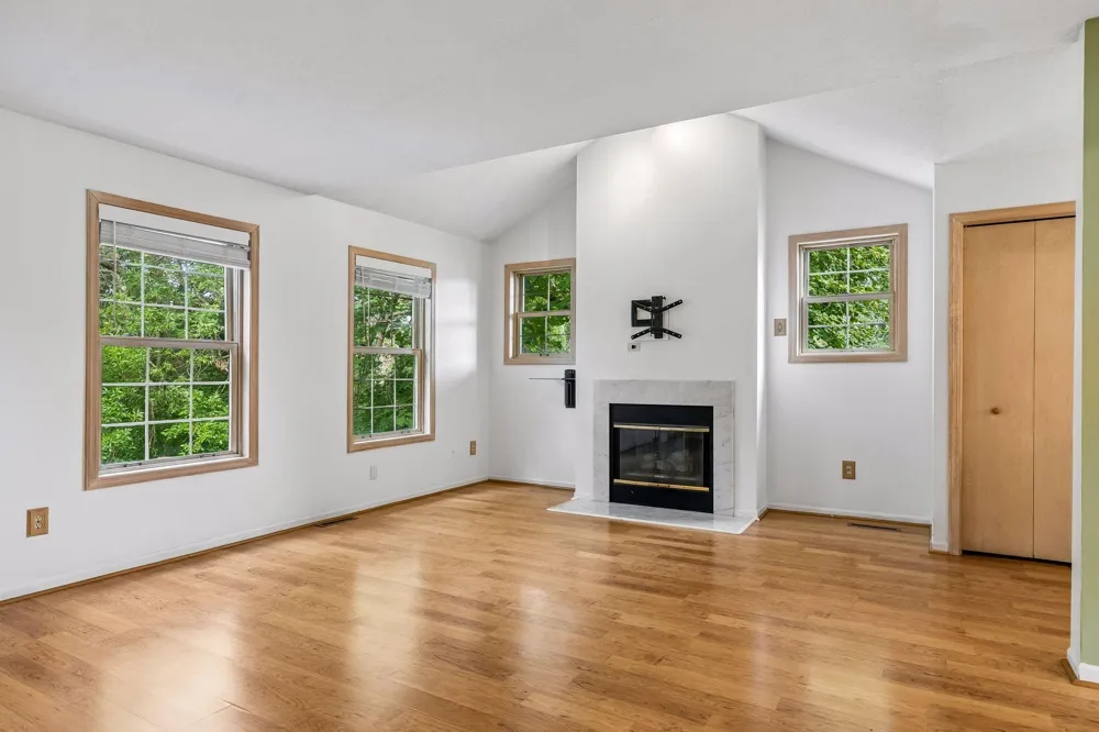 4902 Bayswater Road Minnetonka, MN 55345