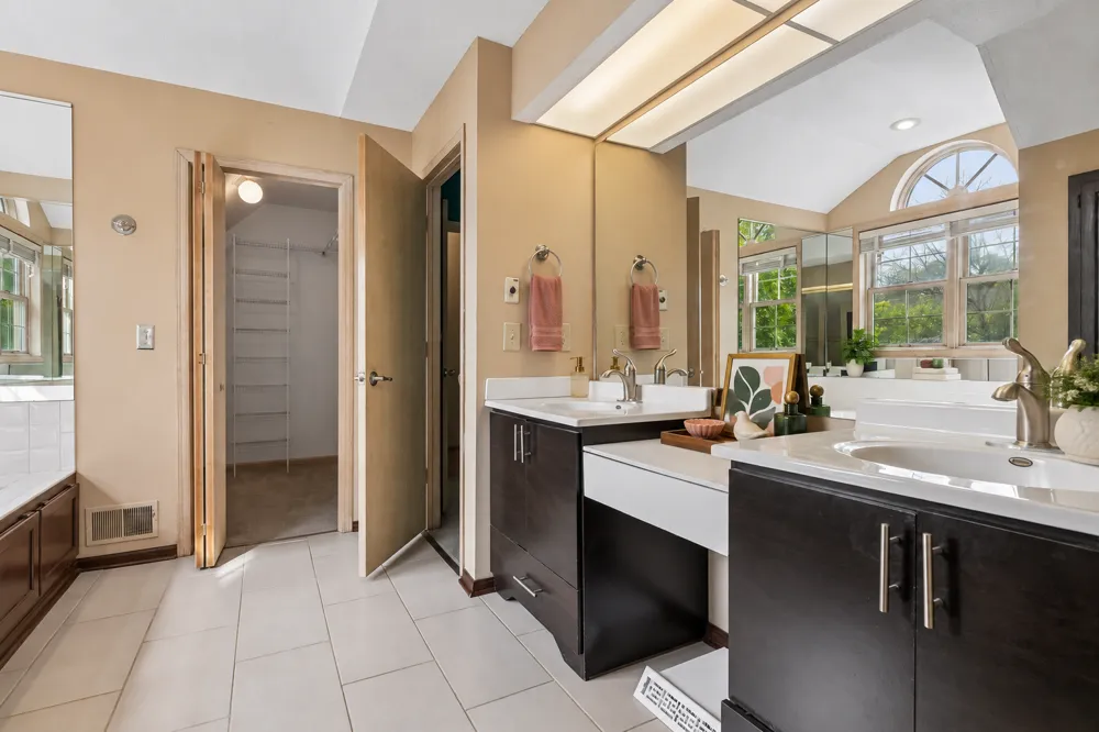 4902 Bayswater Road Minnetonka, MN 55345