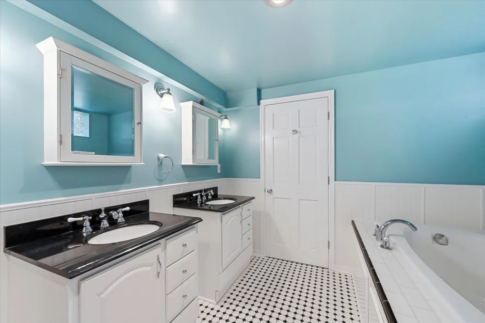 4857 Xerxes Avenue S Minneapolis, MN 55410
