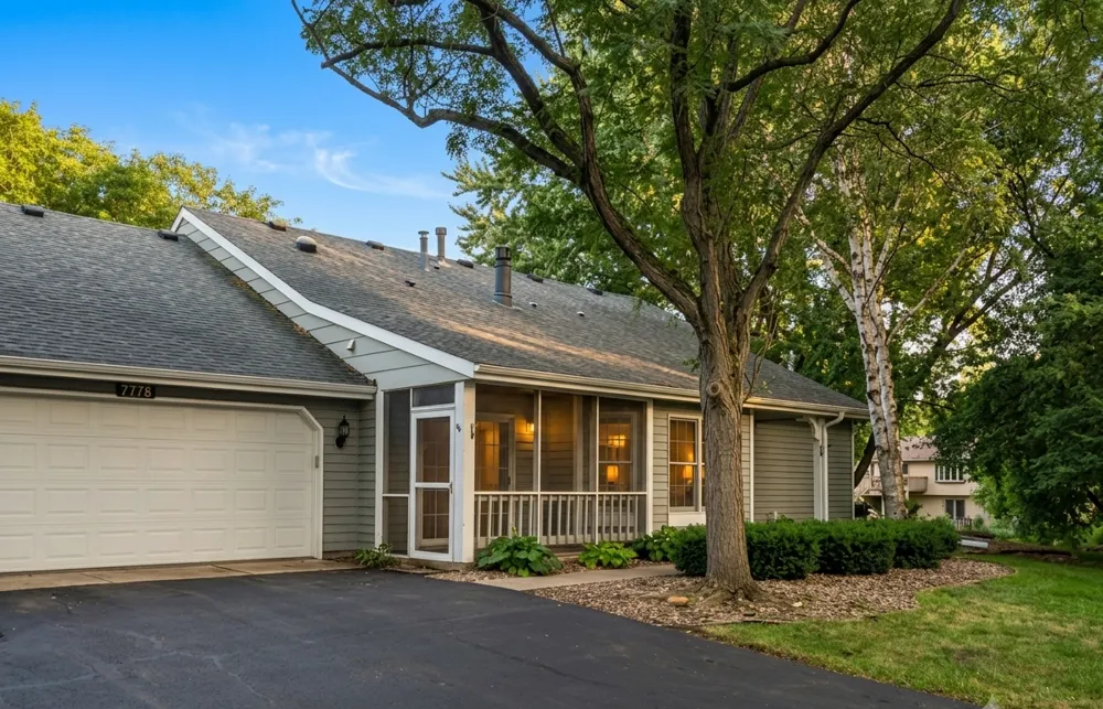 7778 Glenda Court Apple Valley, MN 55107