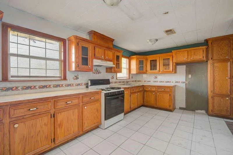 714 W 7th Street Freeport, TX 77541