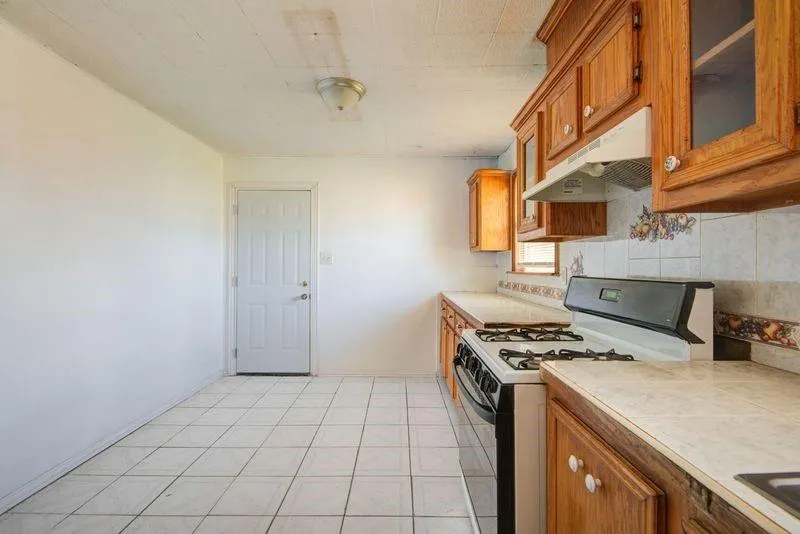 714 W 7th Street Freeport, TX 77541