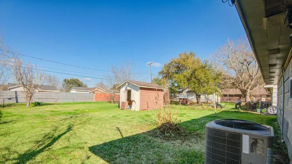 714 W 7th Street Freeport, TX 77541