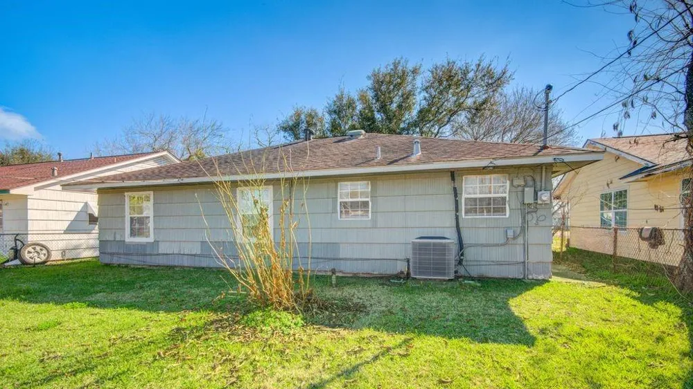 714 W 7th Street Freeport, TX 77541