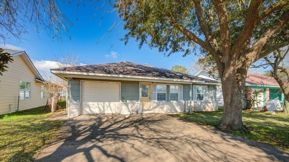 714 W 7th Street Freeport, TX 77541