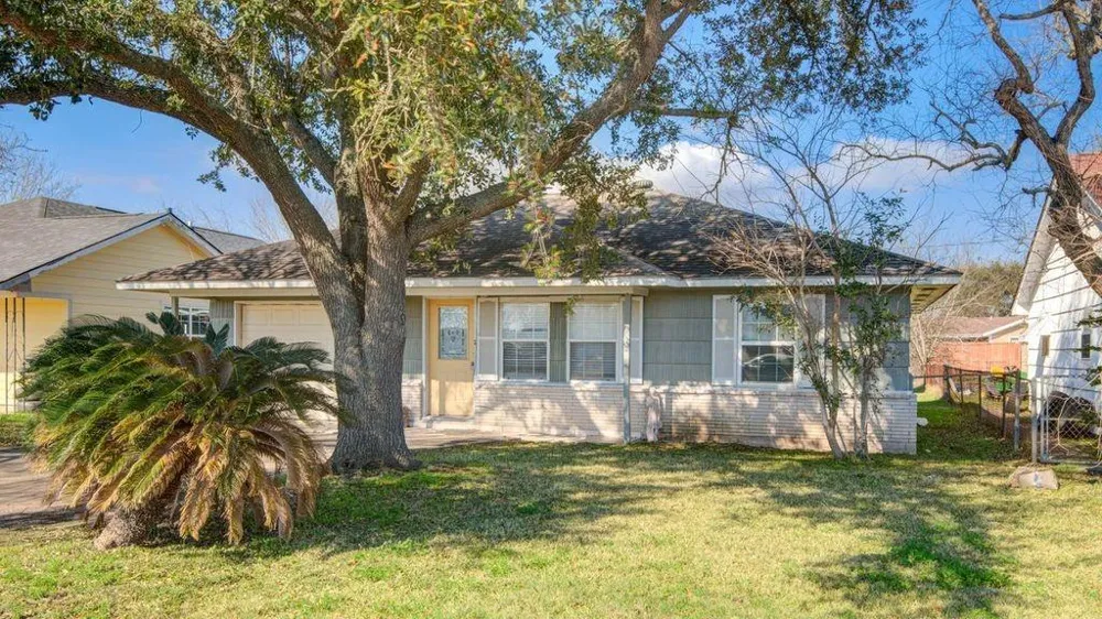 714 W 7th Street Freeport, TX 77541