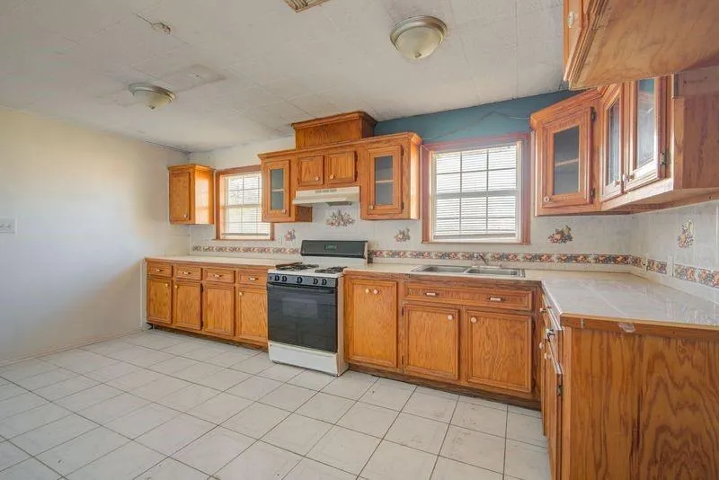 714 W 7th Street Freeport, TX 77541