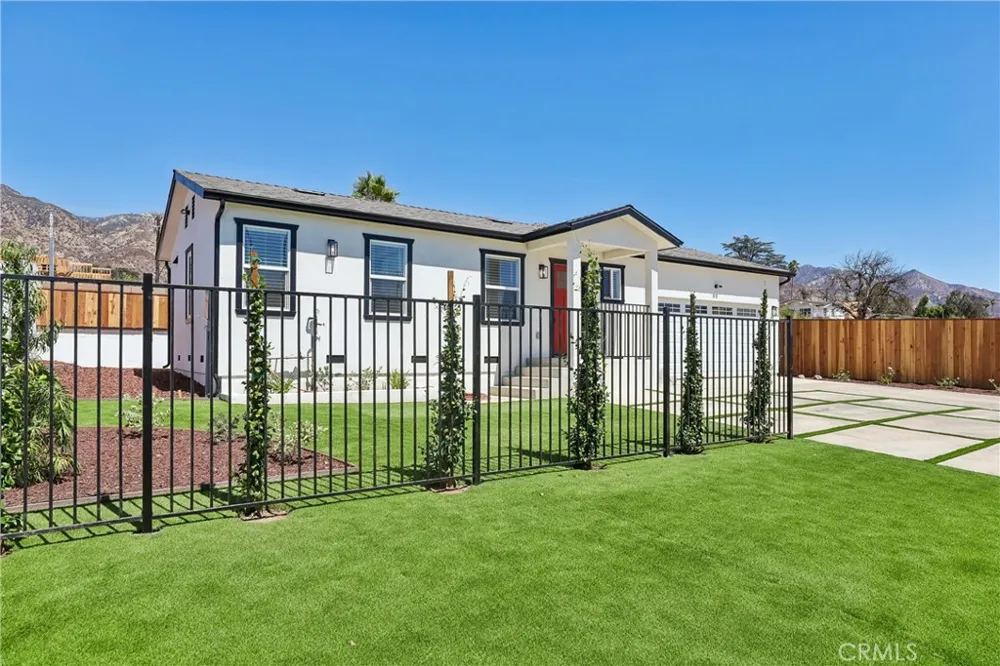 23 E Pine Street Altadena, CA 91001