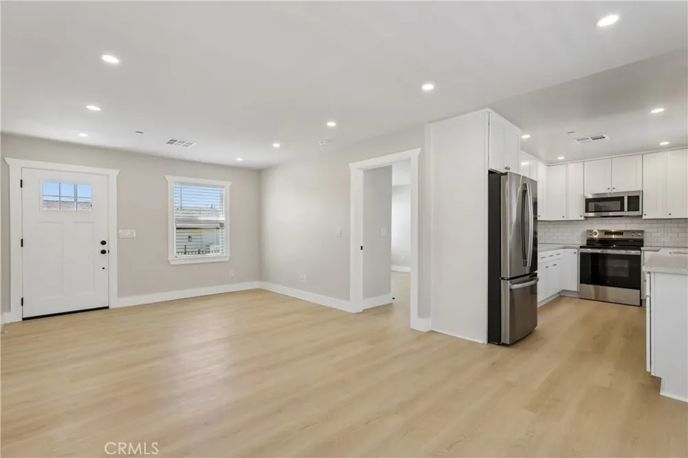 23 E Pine Street Altadena, CA 91001