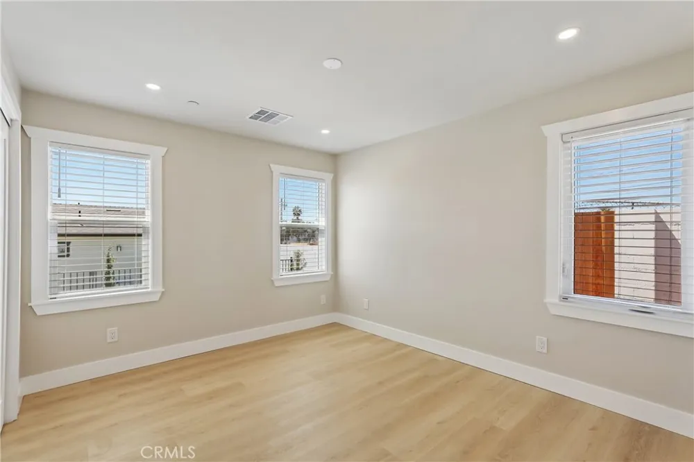 23 E Pine Street Altadena, CA 91001
