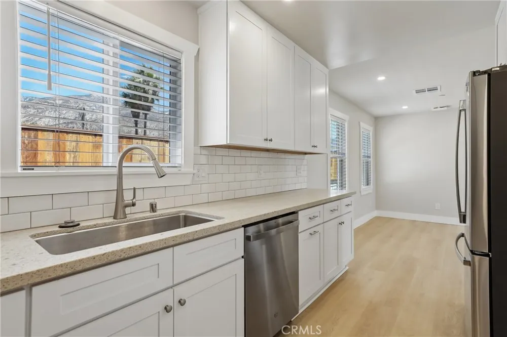 23 E Pine Street Altadena, CA 91001