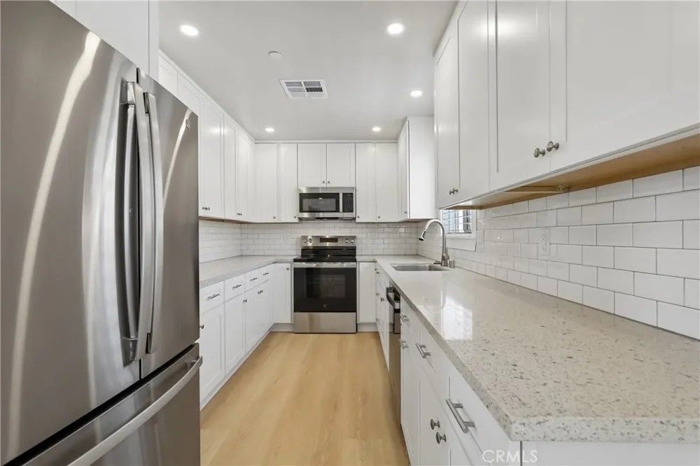 23 E Pine Street Altadena, CA 91001