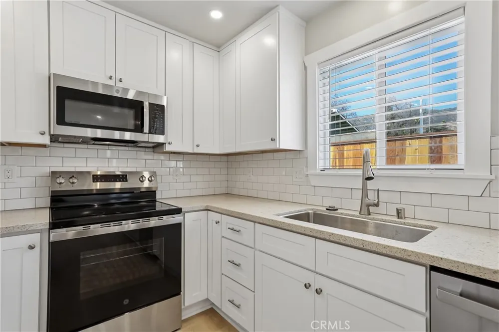 23 E Pine Street Altadena, CA 91001