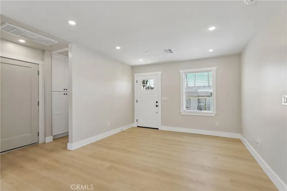 23 E Pine Street Altadena, CA 91001