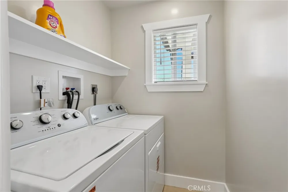 23 E Pine Street Altadena, CA 91001