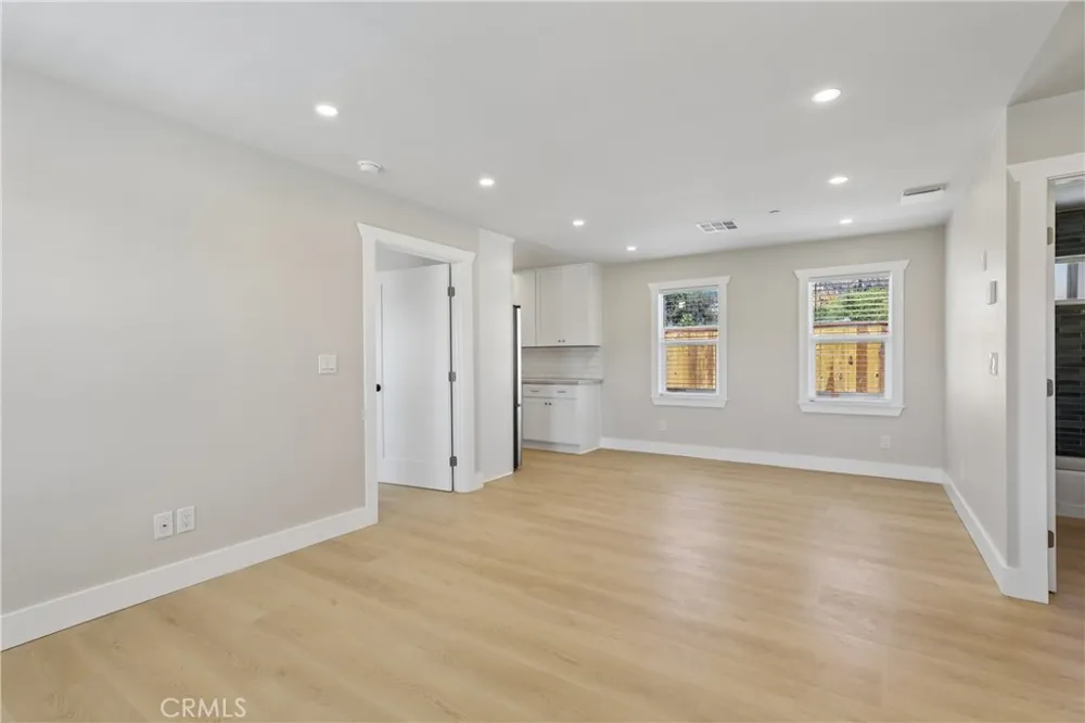 23 E Pine Street Altadena, CA 91001
