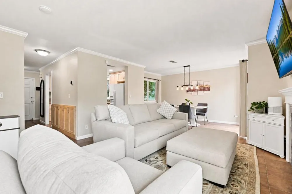 79 Knight Lane Hollister, CA 95023