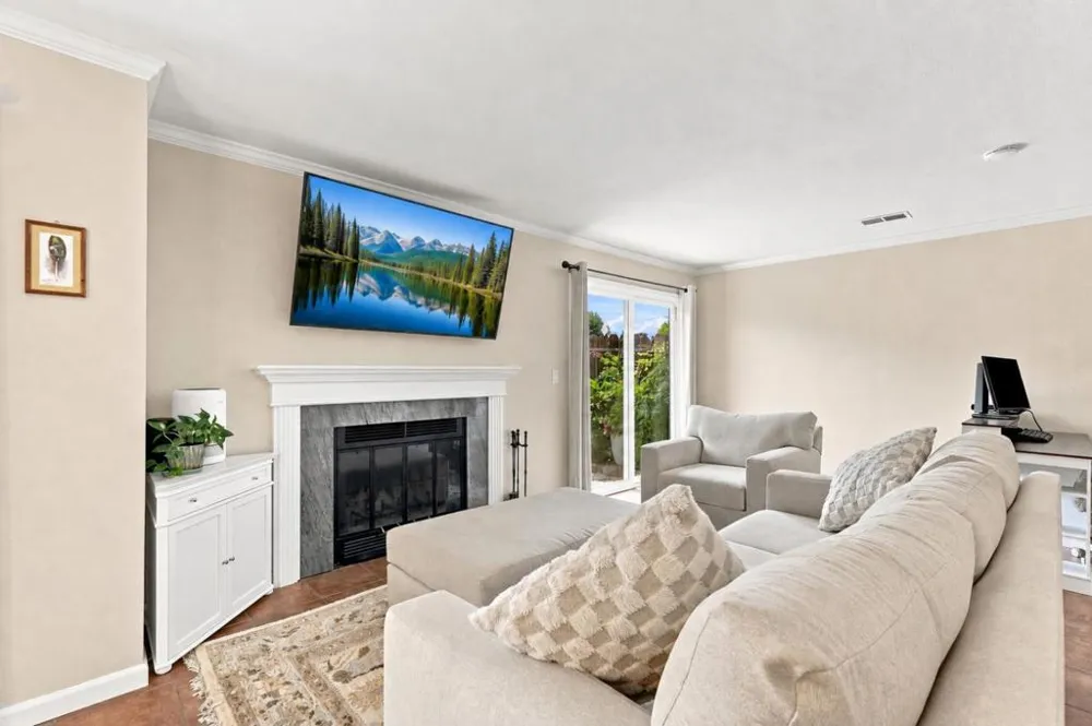 79 Knight Lane Hollister, CA 95023