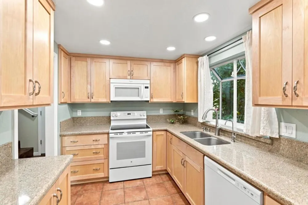 79 Knight Lane Hollister, CA 95023