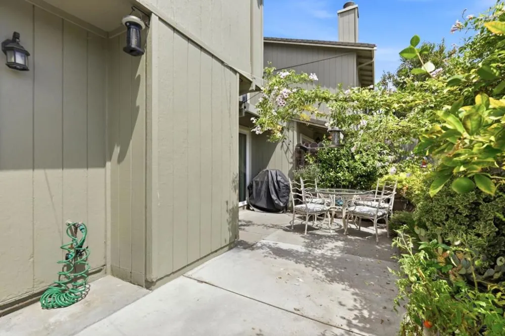 79 Knight Lane Hollister, CA 95023
