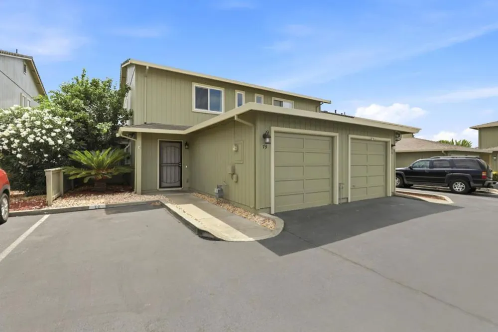 79 Knight Lane Hollister, CA 95023