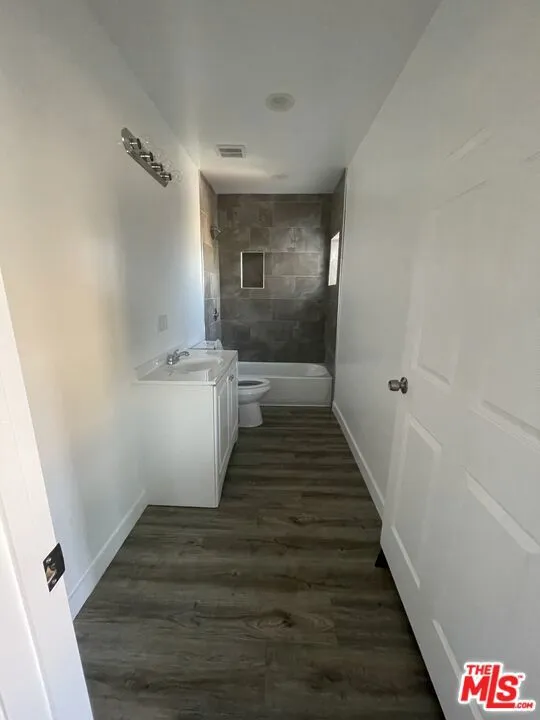 613 W 83rd Street Los Angeles, CA 90044