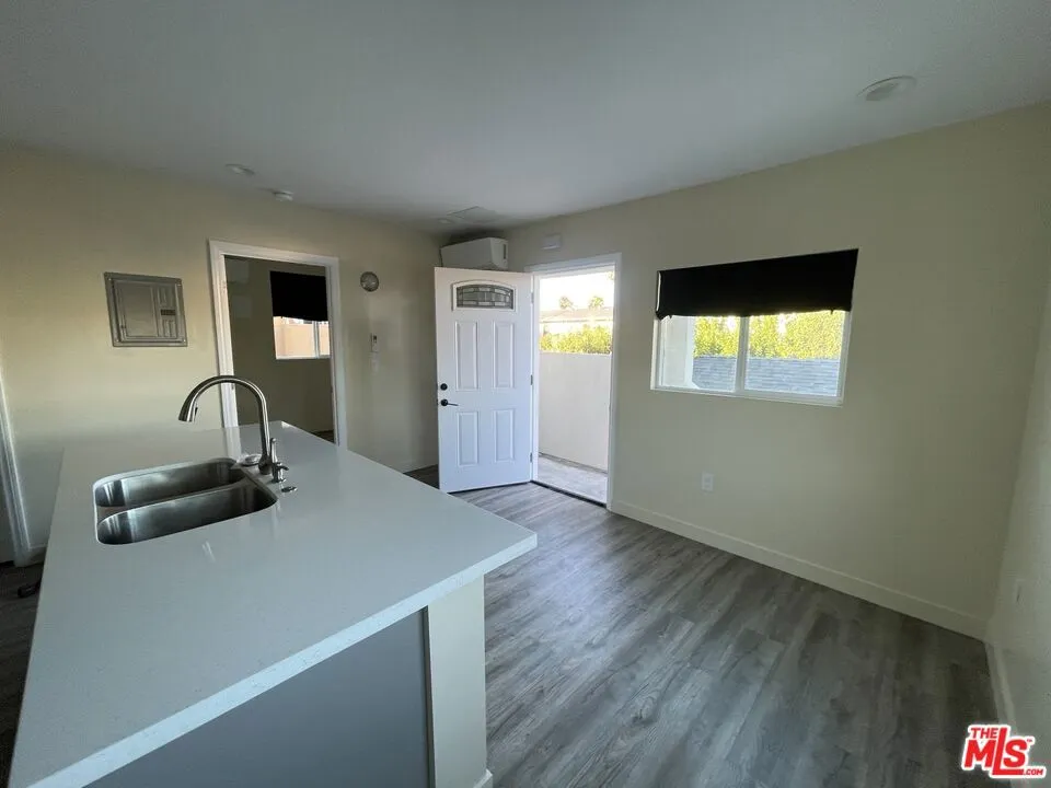613 W 83rd Street Los Angeles, CA 90044