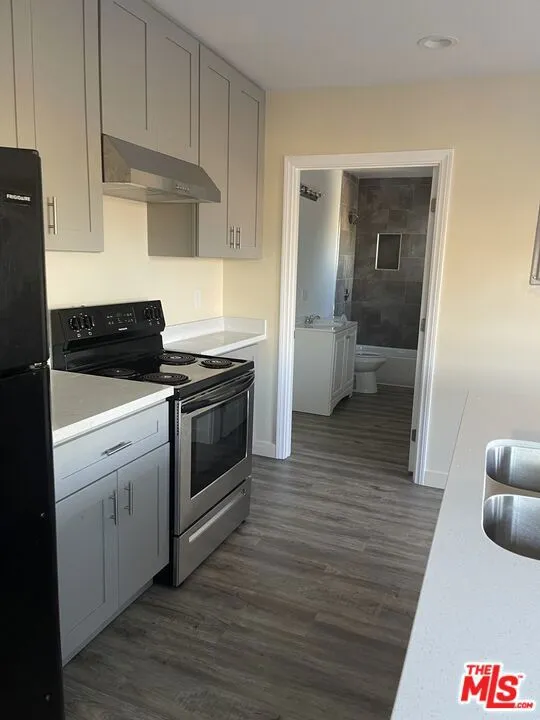 613 W 83rd Street Los Angeles, CA 90044