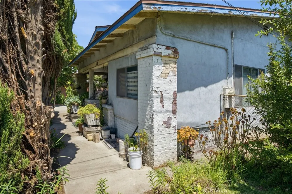 818 S 6th Alhambra, CA 91801