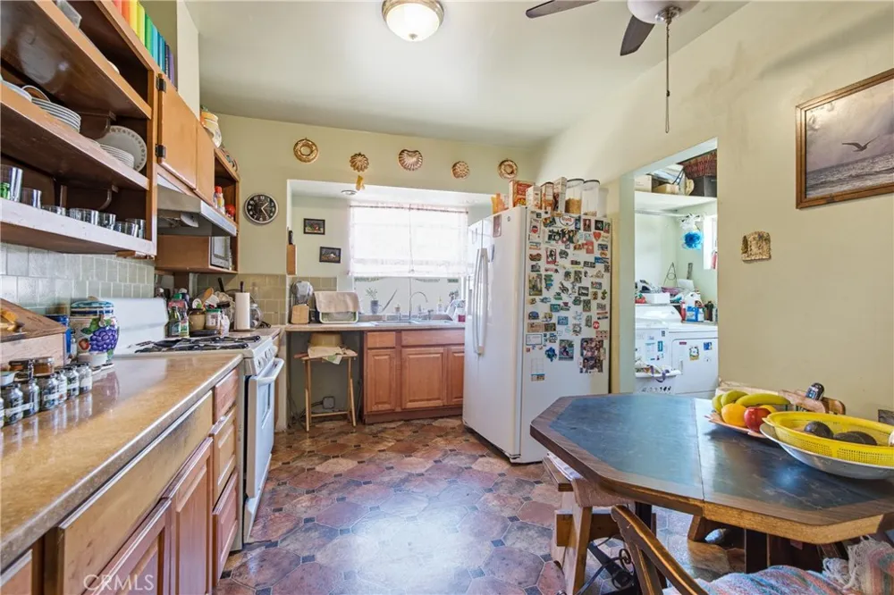 818 S 6th Alhambra, CA 91801