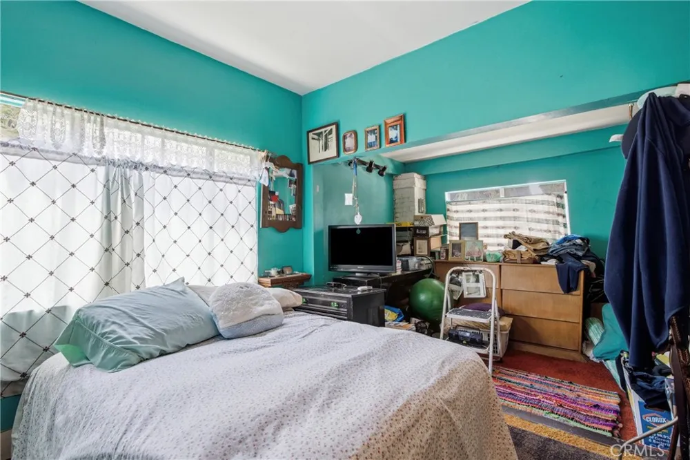 818 S 6th Alhambra, CA 91801