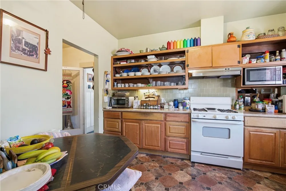 818 S 6th Alhambra, CA 91801