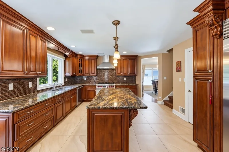 3 Alexandria Dr East Hanover, NJ 07936